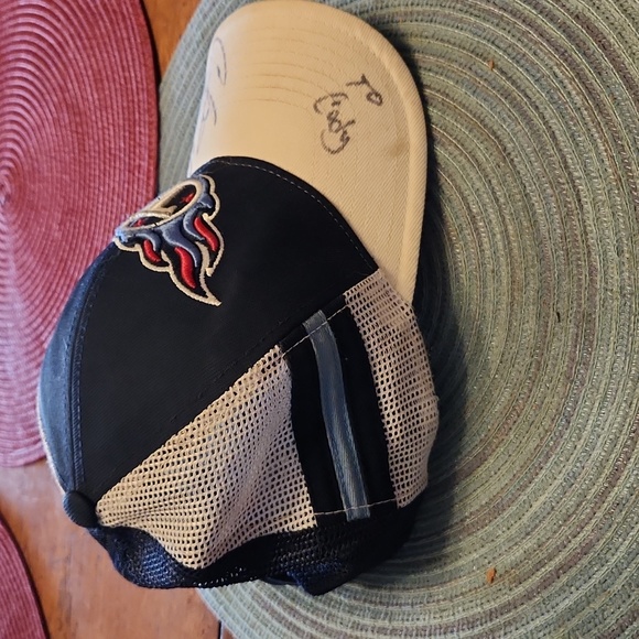 Autographed Reebok Tennesse hat - Picture 3 of 4
